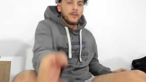 Snapshot of favid95 chatting on 02/02/25, 04:26 favid95 online show from 02/02/25, 04:26