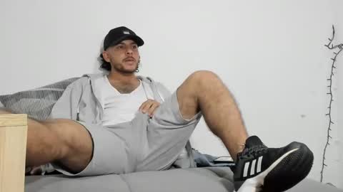Snapshot of favid95 chatting on 02/24/25, 01:24 favid95 online show from 02/24/25, 01:24