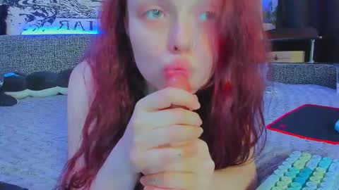 Snapshot of fearlessdiva_x chatting on 11/19/25, 02:11 Diva online show from 11/19/25, 02:11