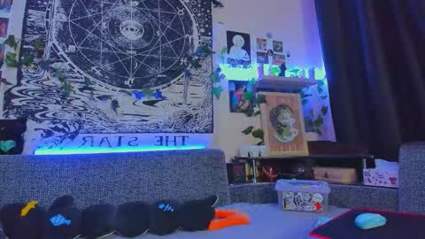 Snapshot of fearlessdiva_x chatting on 11/20/25, 02:12 Diva online show from 11/20/25, 02:12