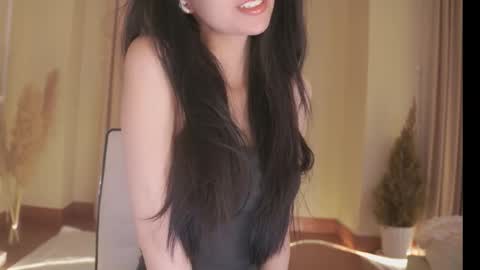 Snapshot of feel_me_00 chatting on 10/23/25, 11:03 feel_me_00 online show from 10/23/25, 11:03