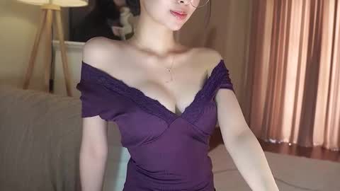 Snapshot of feel_me_00 chatting on 11/11/25, 01:16 feel_me_00 online show from 11/11/25, 01:16