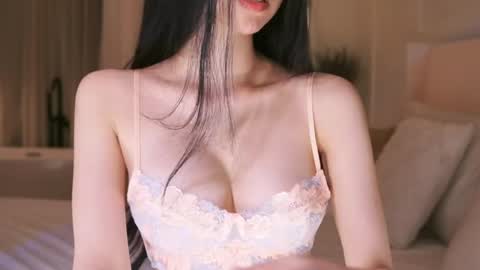 Snapshot of feel_me_00 chatting on 03/29/26, 04:18 feel_me_00 online show from 03/29/26, 04:18