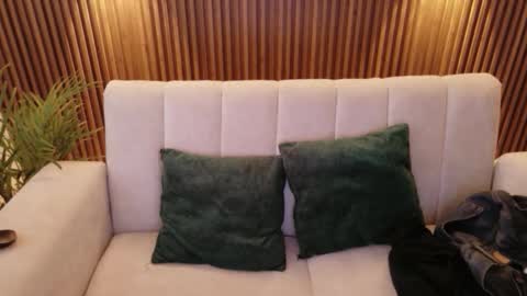 Snapshot of feelina_firesoul chatting on 11/21/25, 05:11 Feelena online show from 11/21/25, 05:11