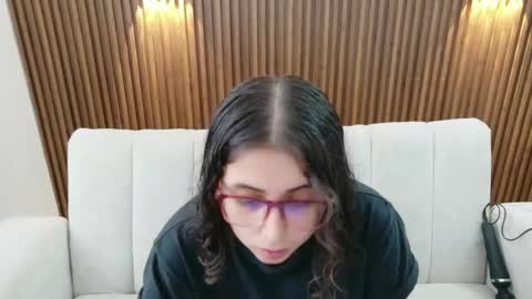 Feelena online show from 06/18/26, 04:55