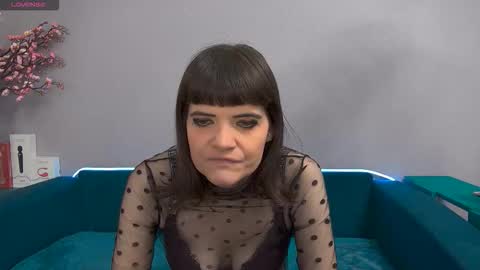 Snapshot of feelsgoodwoman chatting on 09/14/25, 01:49 Laura online show from 09/14/25, 01:49