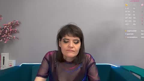 Snapshot of feelsgoodwoman chatting on 09/26/25, 03:43 Laura online show from 09/26/25, 03:43