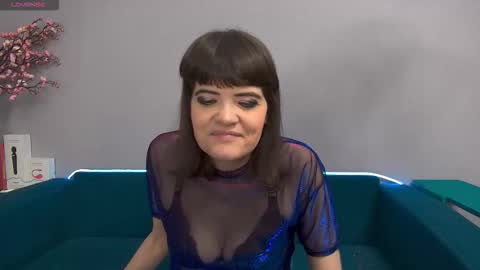 Snapshot of feelsgoodwoman chatting on 10/02/25, 05:25 Laura online show from 10/02/25, 05:25