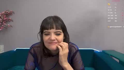 Snapshot of feelsgoodwoman chatting on 11/15/25, 08:49 Laura online show from 11/15/25, 08:49