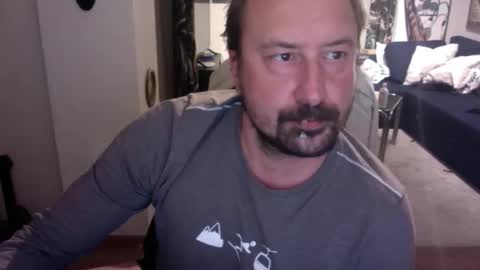 Snapshot of feetkissboy chatting on 11/04/25, 05:01 feetkissboy online show from 11/04/25, 05:01