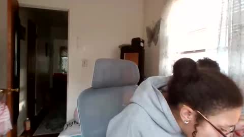 Snapshot of feetnymph chatting on 11/19/25, 08:09 Soley online show from 11/19/25, 08:09