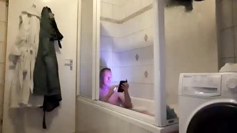 Max online show from 10/31/25, 06:42