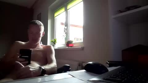 Max online show from 12/15/25, 01:59