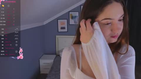 Milena online show from 10/26/25, 08:20