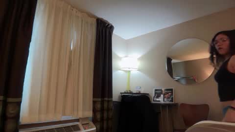 FelinaSol online show from 10/31/25, 08:21