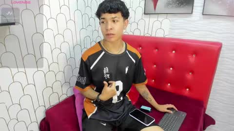 felipe_boy_18 online show from 03/06/25, 04:30