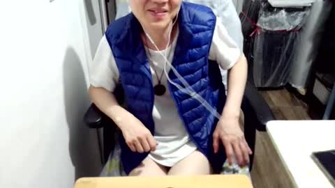 Snapshot of felixlau chatting on 12/20/25, 04:36 felixlau online show from 12/20/25, 04:36