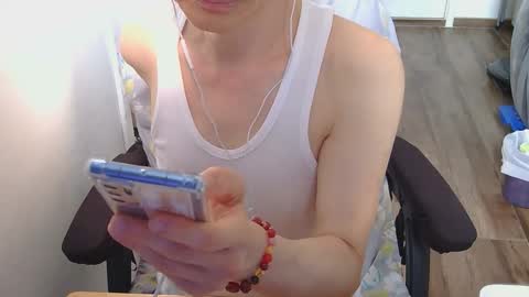 Snapshot of felixlau chatting on 04/15/26, 07:48 felixlau online show from 04/15/26, 07:48