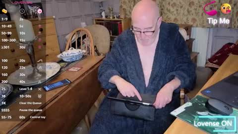 Snapshot of fellainsp8 chatting on 11/01/25, 09:06 Adam online show from 11/01/25, 09:06