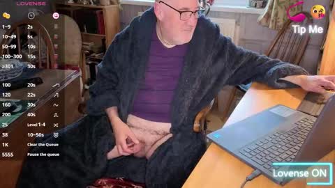 Snapshot of fellainsp8 chatting on 11/05/25, 08:03 Adam online show from 11/05/25, 08:03