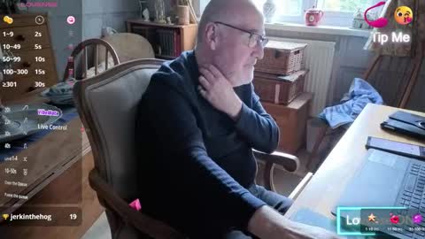 Snapshot of fellainsp8 chatting on 11/13/25, 03:00 Adam online show from 11/13/25, 03:00