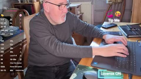 Snapshot of fellainsp8 chatting on 11/23/25, 12:16 Adam online show from 11/23/25, 12:16