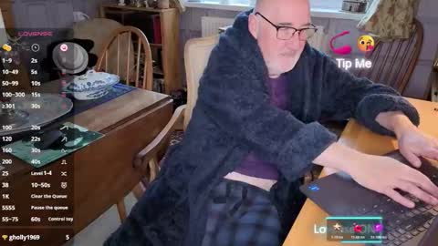 Snapshot of fellainsp8 chatting on 11/27/25, 08:38 Adam online show from 11/27/25, 08:38