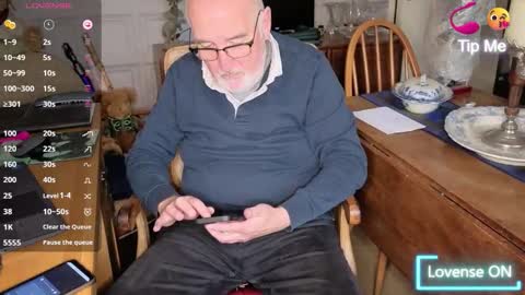 Snapshot of fellainsp8 chatting on 12/01/25, 02:44 Adam online show from 12/01/25, 02:44