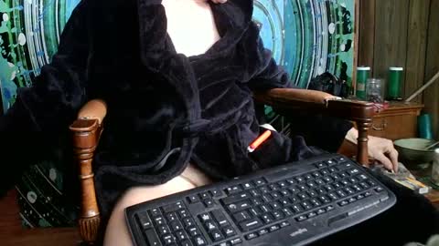 Snapshot of fellatioauto chatting on 02/08/25, 05:18 hungnsexy online show from 02/08/25, 05:18
