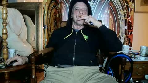 Snapshot of fellatioauto chatting on 02/22/25, 06:39 hungnsexy online show from 02/22/25, 06:39