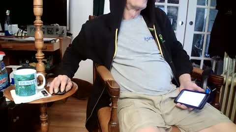 Snapshot of fellatioauto chatting on 03/05/25, 06:56 hungnsexy online show from 03/05/25, 06:56