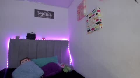 fem_boy6 online show from 12/18/24, 10:51