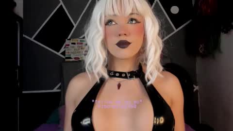 Snapshot of fem_boy6 chatting on 11/26/25, 06:47 fem_boy6 online show from 11/26/25, 06:47