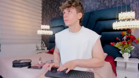 Femboy Max online show from 03/23/26, 11:47