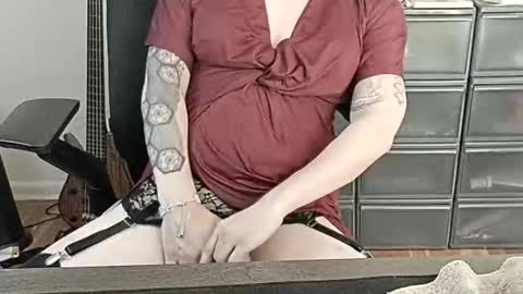 femme_mystique online show from 11/11/25, 06:41