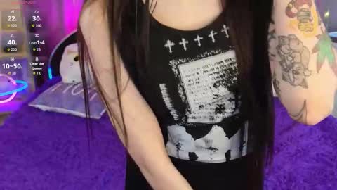 Snapshot of fenilea chatting on 12/15/25, 08:35 Fenilea online show from 12/15/25, 08:35