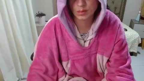 Snapshot of fenix_11_ chatting on 07/10/26, 05:12 Alejandra online show from 07/10/26, 05:12