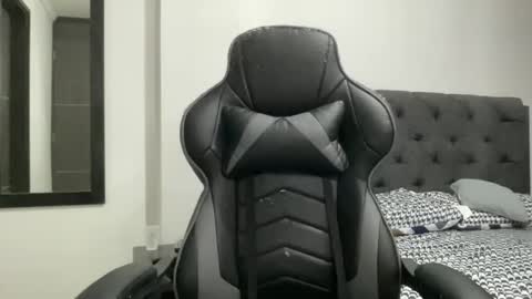 Snapshot of fenix_golden17 chatting on 11/16/25, 03:12 Fenix Golden17 ---- Every night after 2200 time Colombia online show from 11/16/25, 03:12