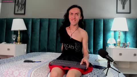 Snapshot of fenix_karoll chatting on 12/08/24, 06:33 Karol online show from 12/08/24, 06:33