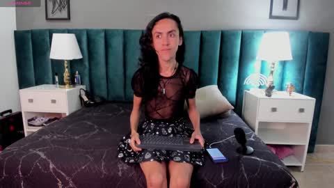 Snapshot of fenix_karoll chatting on 12/29/24, 12:23 Karol online show from 12/29/24, 12:23