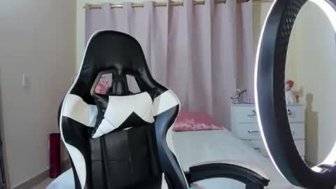 Snapshot of fernanda_151 chatting on 02/15/26, 02:30 fernanda_151 online show from 02/15/26, 02:30