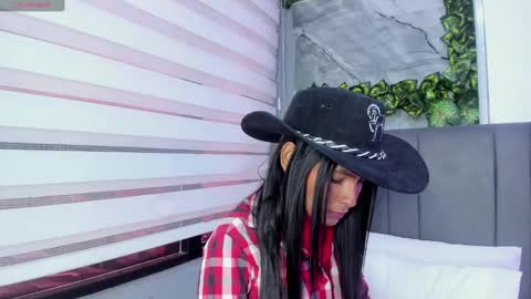 fernanda_liie_ online show from 10/14/25, 12:50