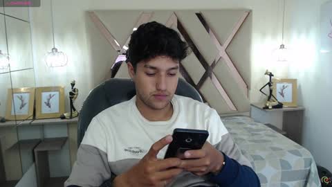 Snapshot of ferphoenix_ chatting on 01/12/25, 03:28 FER PHOENIX online show from 01/12/25, 03:28