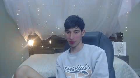 Snapshot of ferphoenix_ chatting on 01/14/25, 04:04 FER PHOENIX online show from 01/14/25, 04:04
