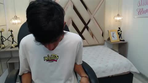 Snapshot of ferphoenix_ chatting on 02/15/25, 04:03 FER PHOENIX online show from 02/15/25, 04:03