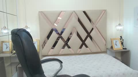 Snapshot of ferphoenix_ chatting on 02/18/25, 03:42 FER PHOENIX online show from 02/18/25, 03:42