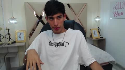 Snapshot of ferphoenix_ chatting on 02/19/25, 03:28 FER PHOENIX online show from 02/19/25, 03:28