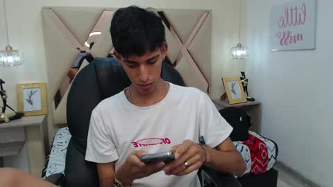 Snapshot of ferphoenix_ chatting on 03/03/25, 03:30 FER PHOENIX online show from 03/03/25, 03:30