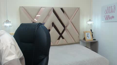 Snapshot of ferphoenix_ chatting on 03/07/25, 03:29 FER PHOENIX online show from 03/07/25, 03:29