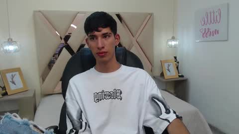 Snapshot of ferphoenix_ chatting on 03/09/25, 03:54 FER PHOENIX online show from 03/09/25, 03:54